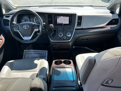 Used 2017 Toyota Sienna Limited image 24
