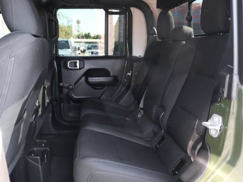 Used 2023 Jeep Gladiator Sport AWD/4WD image 32