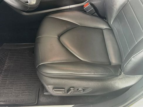 Used 2023 Toyota Highlander XLE AWD/4WD image 21