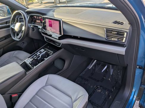 Certified 2024 Volkswagen Atlas Cross Sport SEL R-Line AWD/4WD image 13