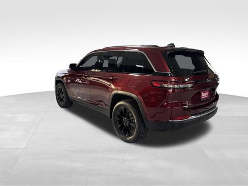 Used 2022 Jeep Grand Cherokee Limited AWD/4WD image 3