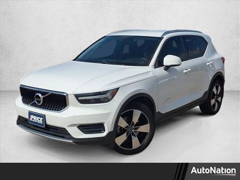 Used 2019 Volvo XC40 T5 Momentum image 1