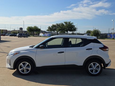 Used 2024 Nissan Kicks S FWD image 7