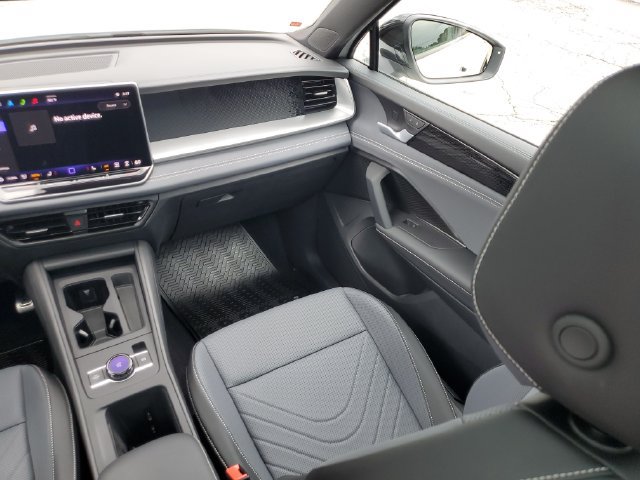 Used 2025 Volkswagen Tiguan SE R-Line AWD/4WD image 9
