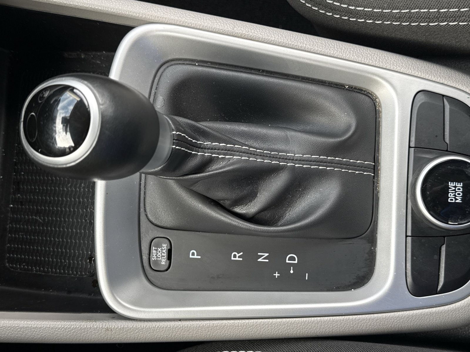 Certified 2024 Hyundai Venue SEL FWD image 22