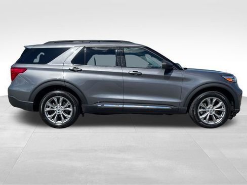 Used 2023 Ford Explorer XLT w/ Equipment Group 202A AWD/4WD image 6