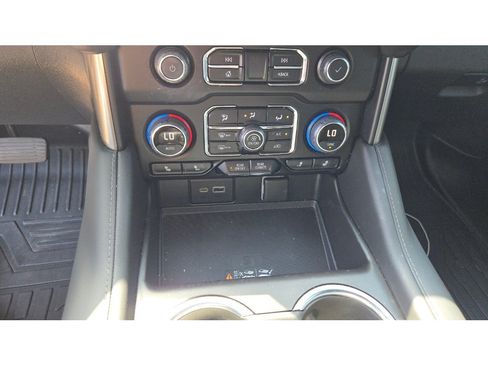 Used 2022 Chevrolet Tahoe Z71 w/ Z71 Off-Road Package AWD/4WD image 27
