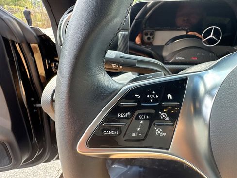 Used 2024 Mercedes-Benz CLA 250 4MATIC w/ Exclusive Package image 17