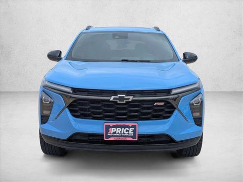 Used 2024 Chevrolet Trax RS w/ Sunroof Package FWD image 2