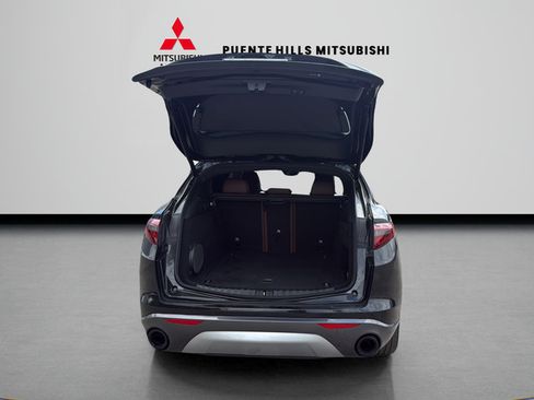 Used 2023 Alfa Romeo Stelvio Ti AWD/4WD image 9
