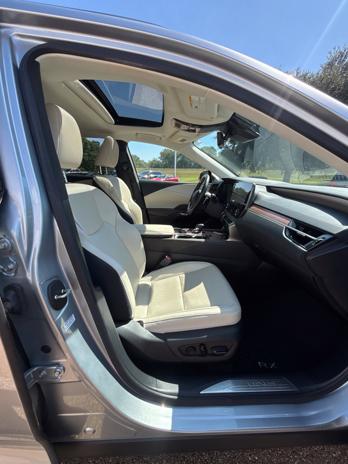 Used 2024 Lexus RX 350 Premium Plus w/ Cold Area Package FWD image 16
