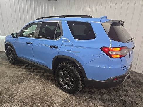 Used 2024 Honda Pilot TrailSport image 9