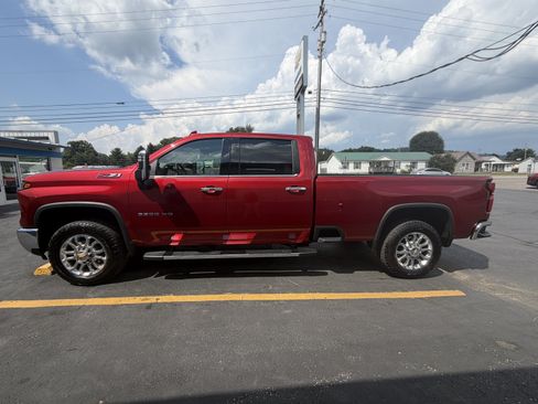 Used 2025 Chevrolet Silverado 3500 LTZ w/ LTZ Premium Package AWD/4WD image 2