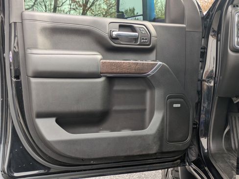 Used 2022 GMC Sierra 3500 Denali w/ Denali Black Diamond Edition image 11