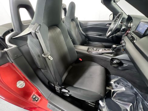 Used 2019 MAZDA MX-5 Miata Sport RWD image 24