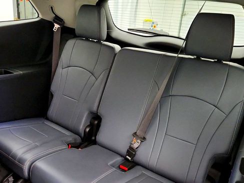 Used 2021 Buick Enclave Essence w/ Sport Touring Edition image 22