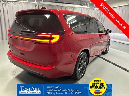 New 2026 Chrysler Pacifica Select image 7