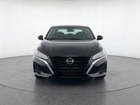 Used 2025 Nissan Altima 2.5 SV FWD image 2