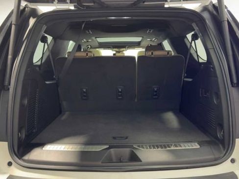Used 2023 Chevrolet Suburban Premier image 36