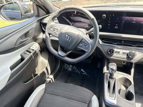 Used 2025 Buick Envista Preferred w/ Convenience I Package FWD image 27
