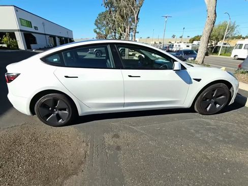 Used 2023 Tesla Model 3 Standard Range image 2