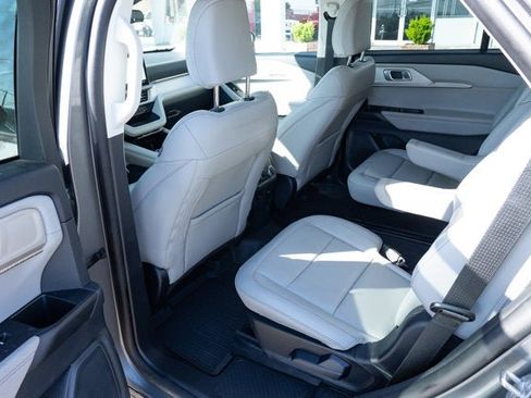 Used 2025 Ford Explorer Active w/ Active Comfort Package AWD/4WD image 27