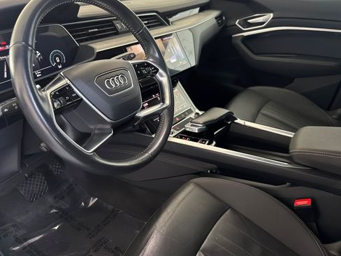 Used 2021 Audi e-tron Premium w/ Convenience Plus Package AWD/4WD image 4