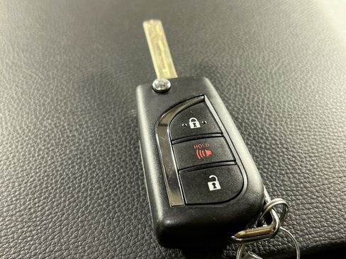 Used 2019 Toyota RAV4 LE image 28