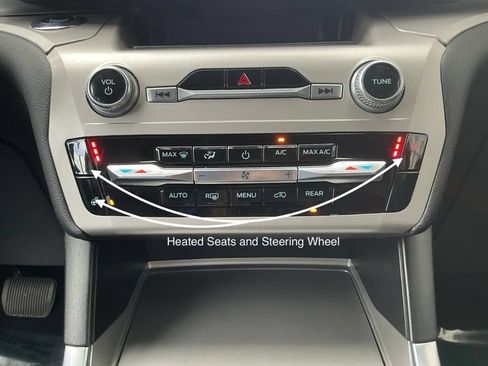 Used 2022 Ford Explorer XLT w/ Equipment Group 202A AWD/4WD image 15
