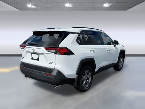 Used 2025 Toyota RAV4 XLE image 9