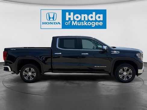 Used 2025 GMC Sierra 1500 SLT AWD/4WD image 4