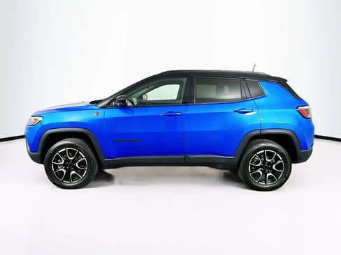 Used 2025 Jeep Compass Trailhawk AWD/4WD image 4
