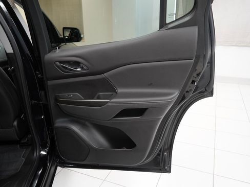 Certified 2023 GMC Acadia SLT w/ Elevation Edition image 28