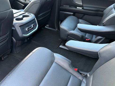 Certified 2025 Ford Expedition Max Platinum AWD/4WD image 4
