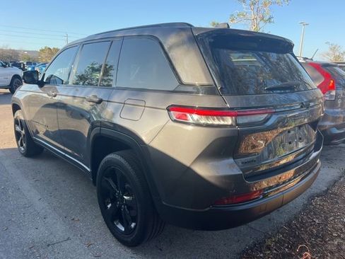 Used 2022 Jeep Grand Cherokee Altitude image 5