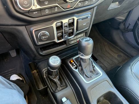 Used 2019 Jeep Wrangler Unlimited Sahara AWD/4WD image 21