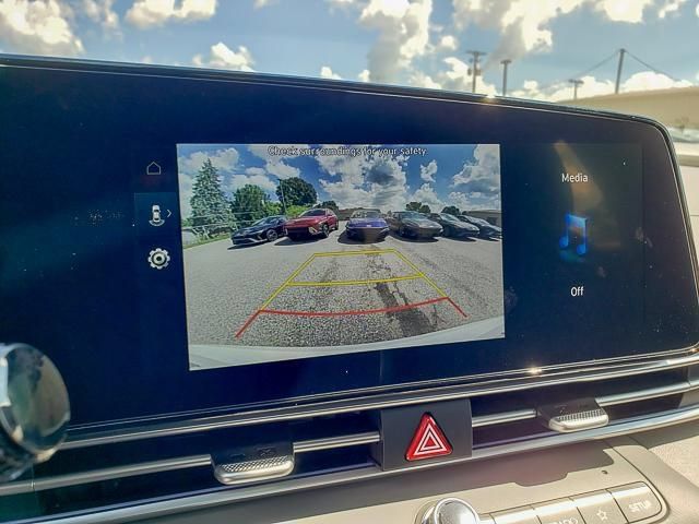 New 2025 Hyundai Elantra SEL FWD image 10