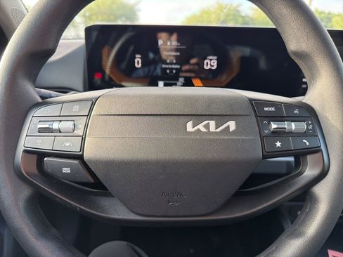 Used 2025 Kia K4 LXS image 10