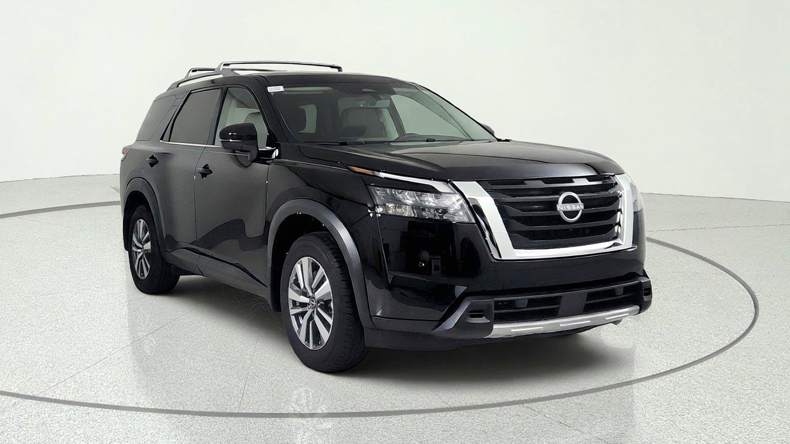 Used 2025 Nissan Pathfinder SL FWD image 1