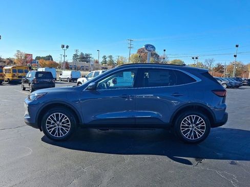 New 2025 Ford Escape SE w/ PHEV Premium Package FWD image 3