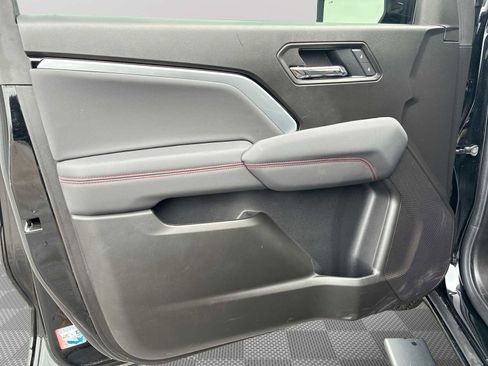 Certified 2025 Chevrolet Colorado Z71 w/ Midnight Edition image 22