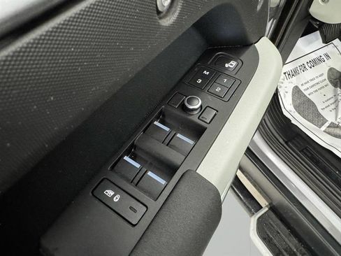 Used 2020 Land Rover Defender 110 SE AWD/4WD image 12
