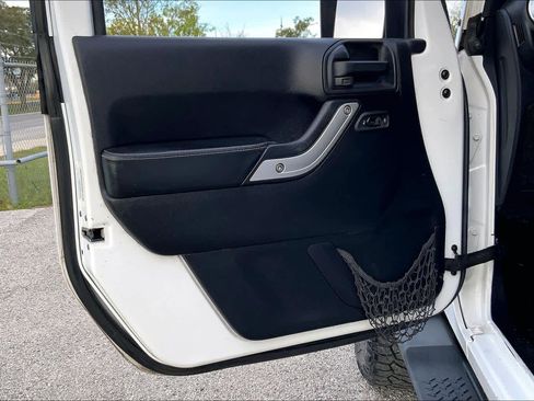 Used 2012 Jeep Wrangler Freedom Edition image 21