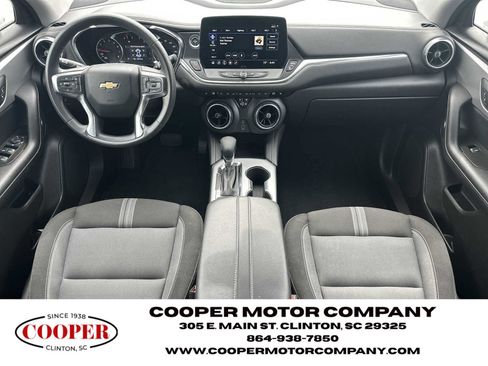 Used 2025 Chevrolet Blazer LT FWD image 21