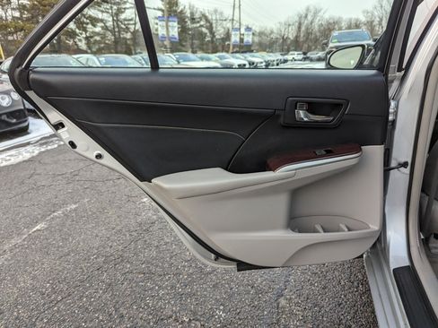 Used 2014 Toyota Camry XLE image 32