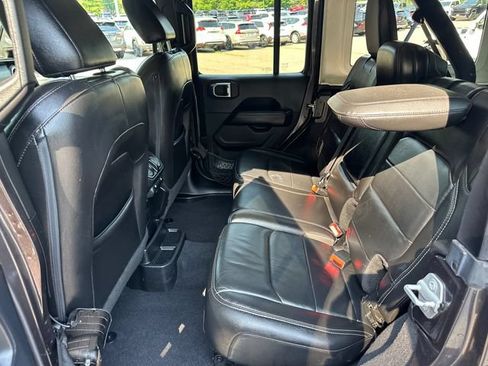 Used 2018 Jeep Wrangler Unlimited Sahara AWD/4WD image 18