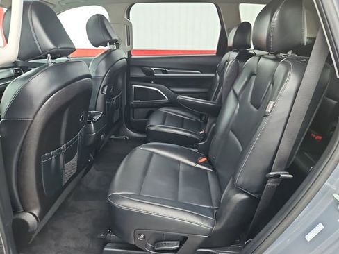 Used 2025 Kia Telluride S image 38