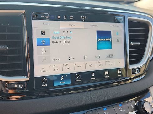 Used 2024 Chrysler Pacifica Touring-L FWD image 16