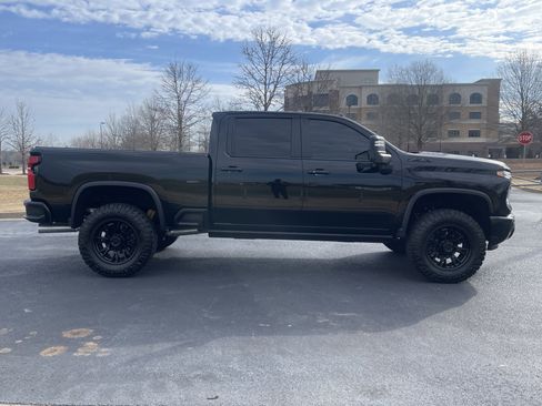 Used 2025 Chevrolet Silverado 2500 ZR2 w/ Technology Package image 10