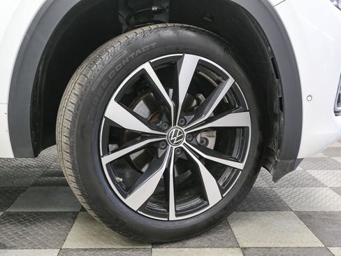 Used 2024 Volkswagen Atlas Cross Sport SEL Premium R-Line image 19